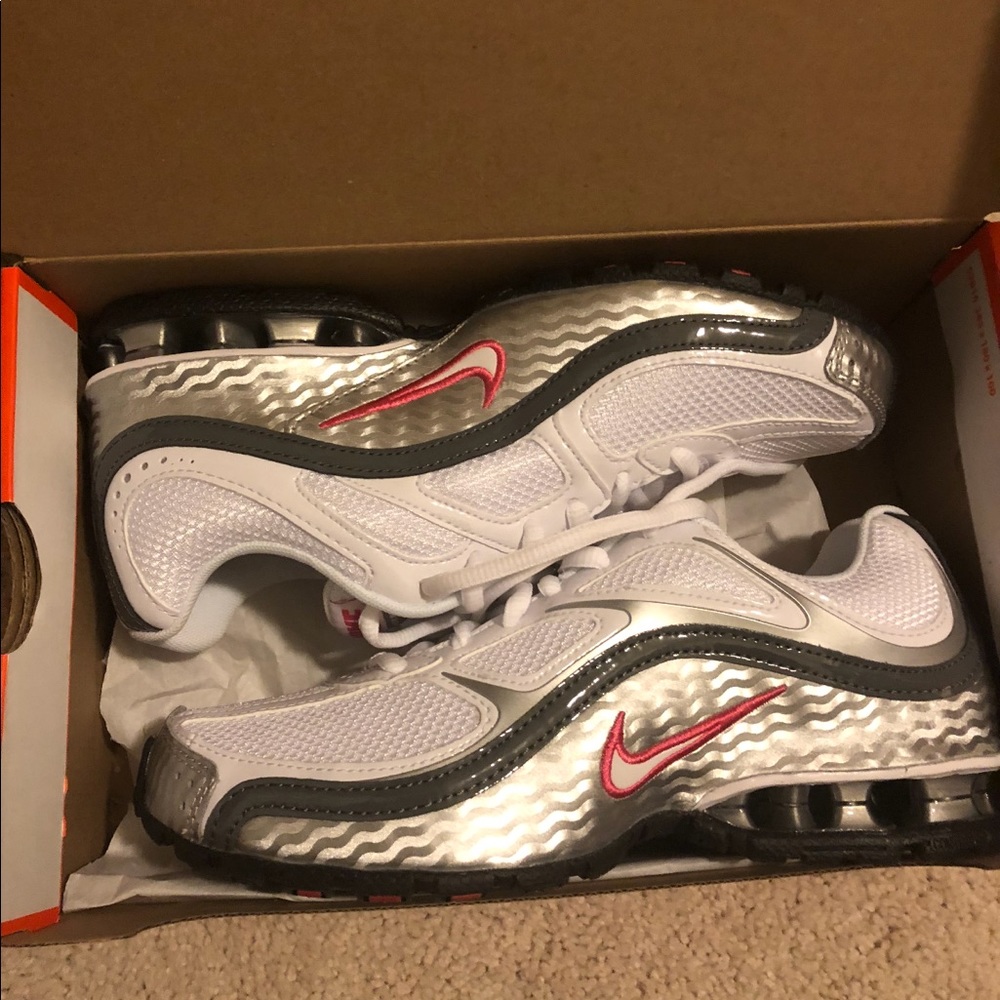 Women’s size 7 Nike reax 5 run